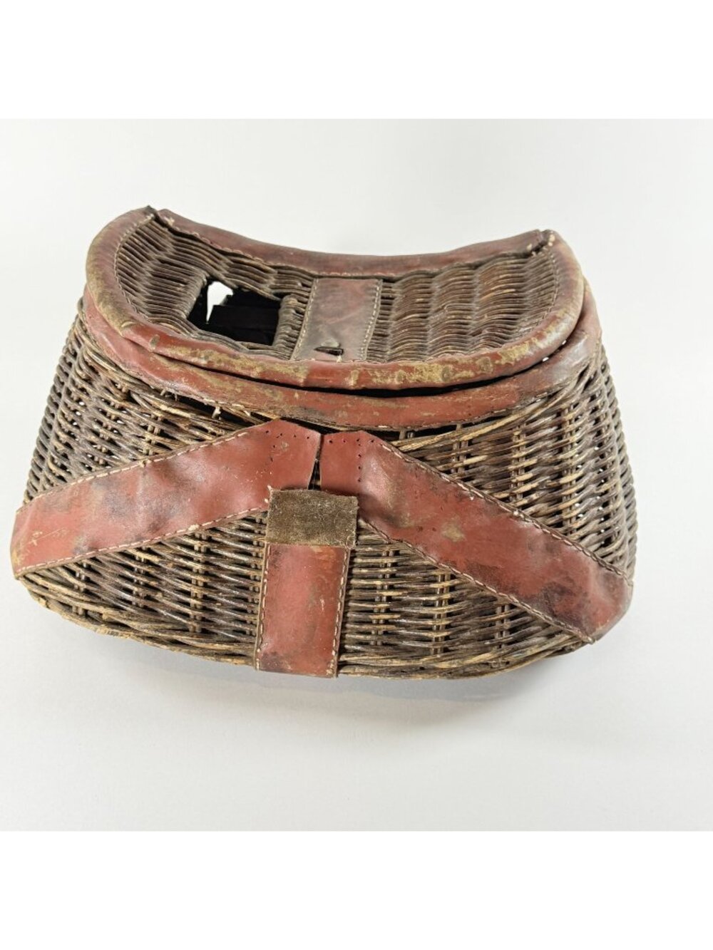 Vintage Wicker Leather Fishing Creel Basket Shoulder Strap Fly Trout Tackle